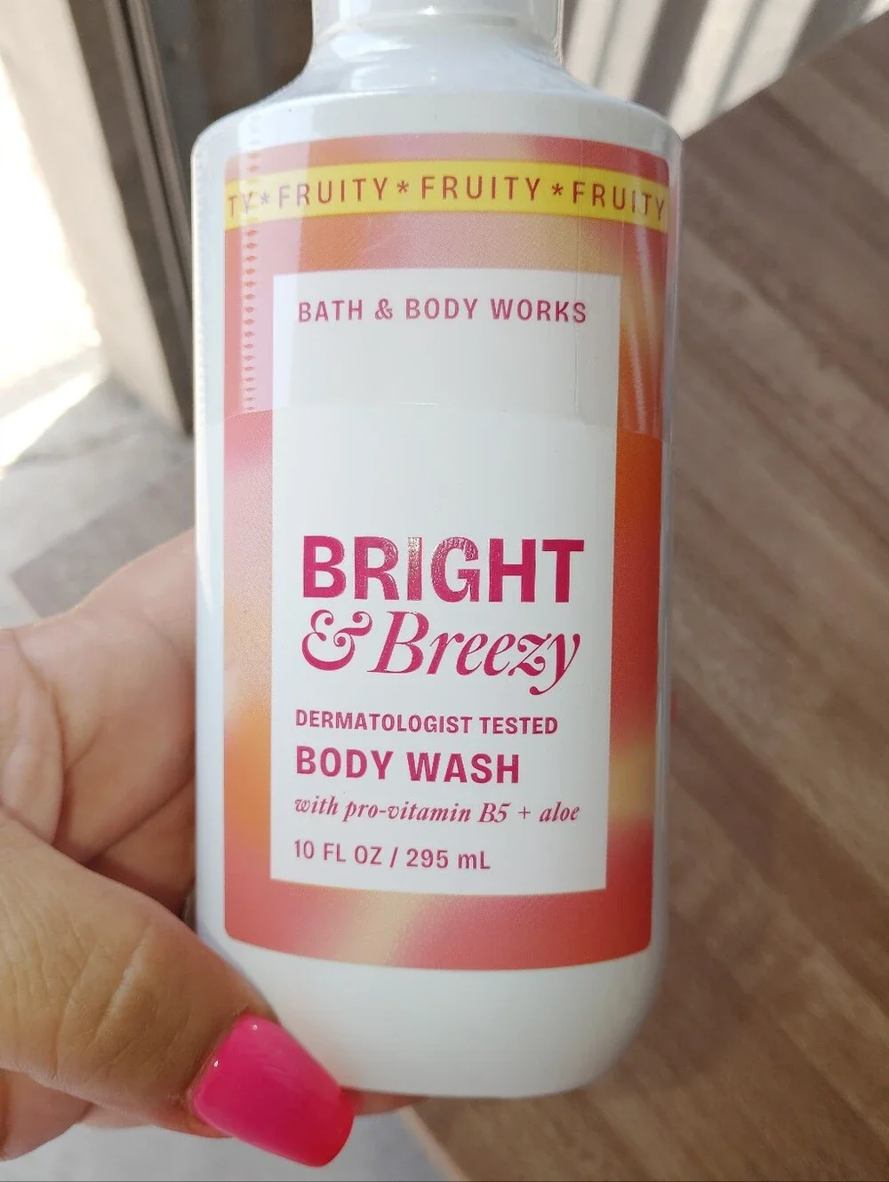 Bright and breezy bath & body works tutti frutti body wash. Brand new full size